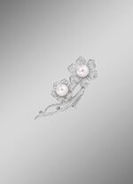 Anstecknadel im Blumendesign mit S&uuml;&szlig;wasser-Zuchtperlen 