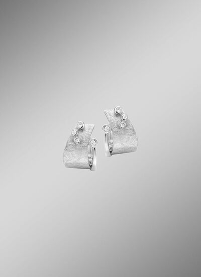 Edle Klappcreolen mit Zirkonia 