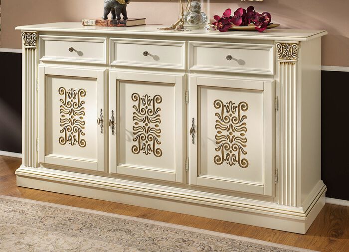 Hochwertige M&ouml;belserie mit aufwendigen Verzierungen 