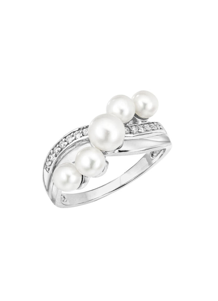 Perlenglanz und strahlende Eleganz: Damenring mit Süßwasser-Zuchtperlen 