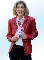 Lederkurzjacke mit Nietenzier 