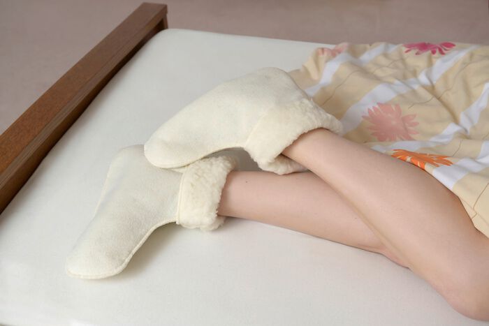 Flauschige Schurwoll-Bettschuhe 