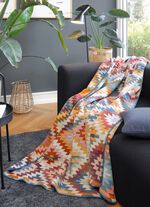 Wohndecke mit h&uuml;bschem H&auml;kelsaum 