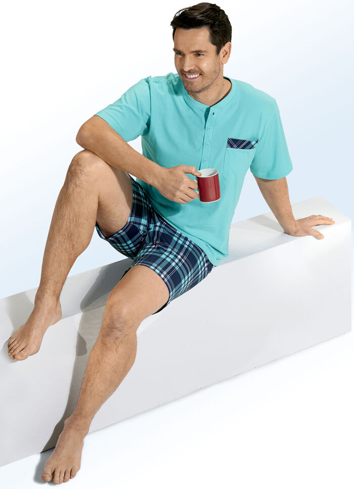 Shorty aus BIO-Baumwolle, Knopfleiste, aufgesetzter Brusttasche und Karodessin 