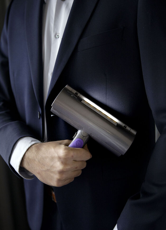 Batteriebetriebene Fussel- und Tierhaarrolle mit LED-Licht 