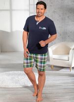 Shorty mit Knopfleiste, aufgesetzter Brusttasche und Karodessin 