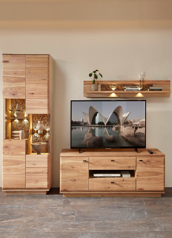 Wohnwand mit LED-Beleuchtung und Massivholz Fronten ESCHE-ARTISAN