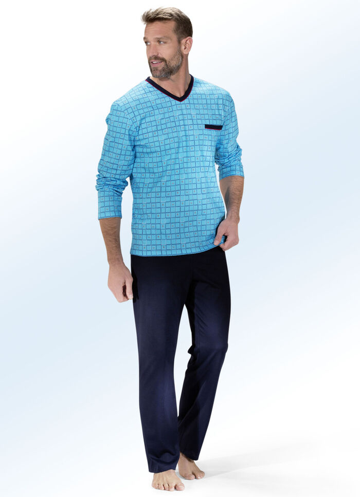 Schlafanzug mit eindrucksvollem Alloverdessin, V-Ausschnitt und Brusttasche 