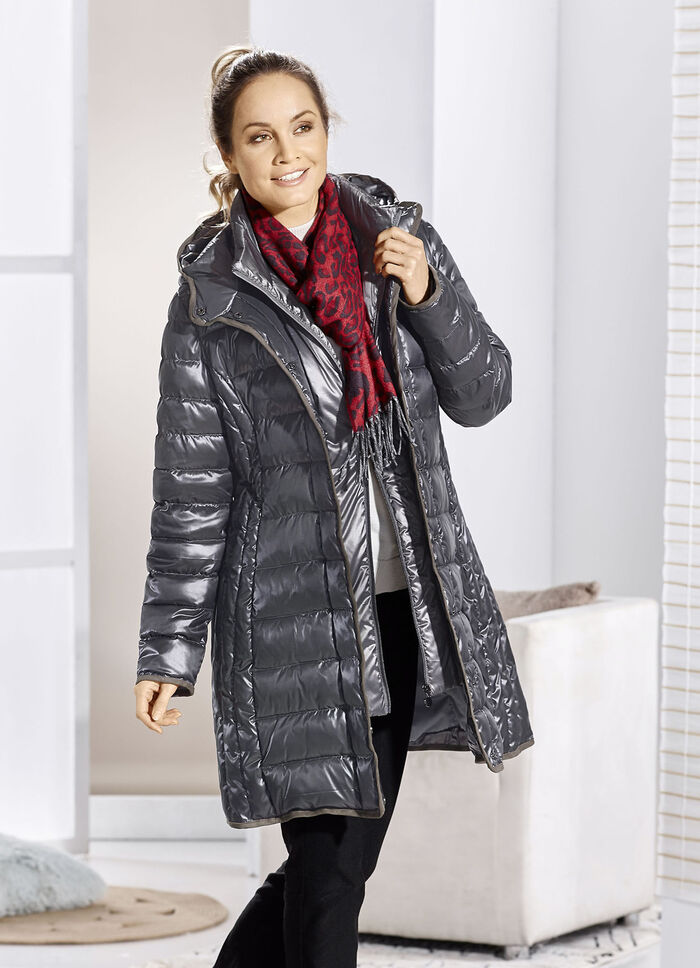 Kurzmantel mit seitlicher Längssteppung 