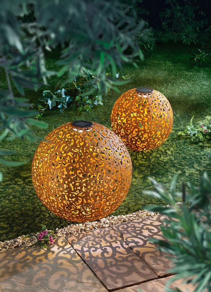Solarkugel aus rostfarbenem Metall 