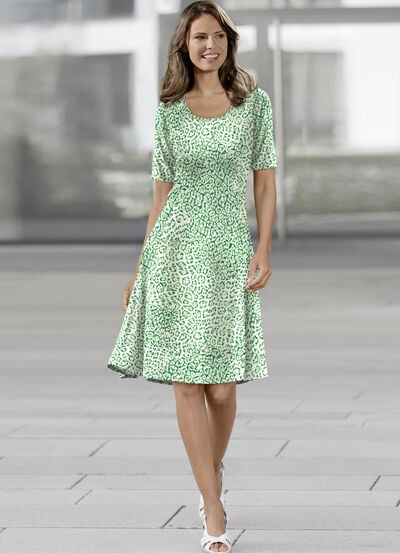 Kleid in schwingender Schlupfform 