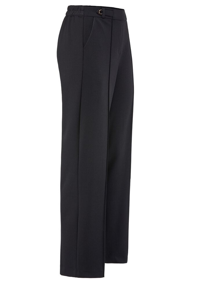 Hose in modischer Weite 