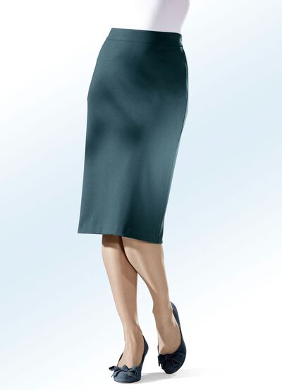 Rock in gerader Schnittführung 