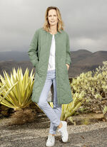 Kurzmantel mit Druckknöpfen an den Seitenschlitzen 