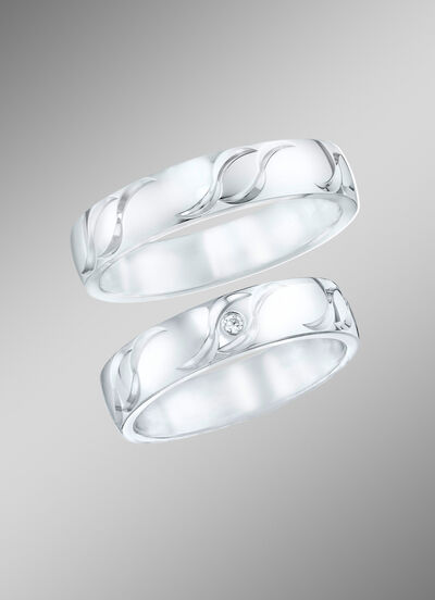 Trauringe mit Wellengravur 