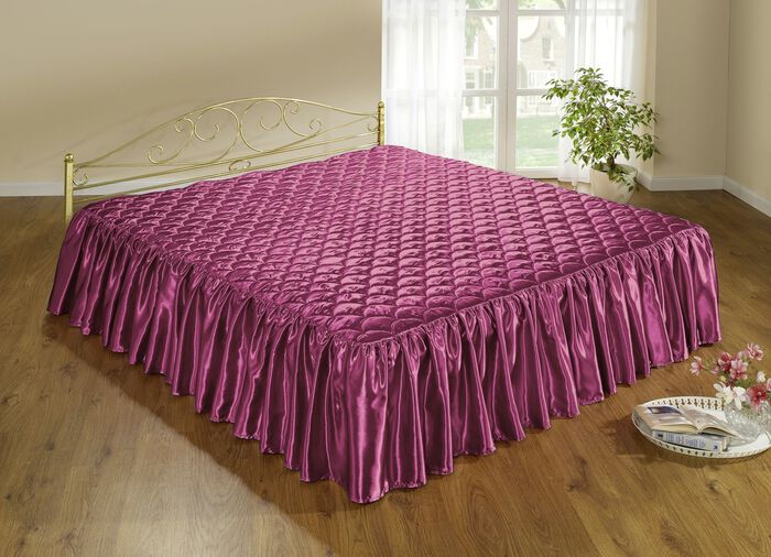 Edel gl&auml;nzende Tagesdecke und Kissenbez&uuml;ge mit Steppung in Muscheloptik 