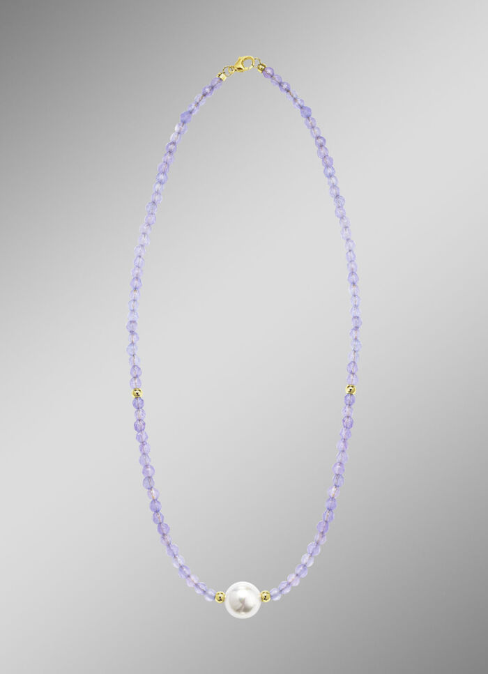 Halskette mit Perlenschimmer und Edelsteinglanz 