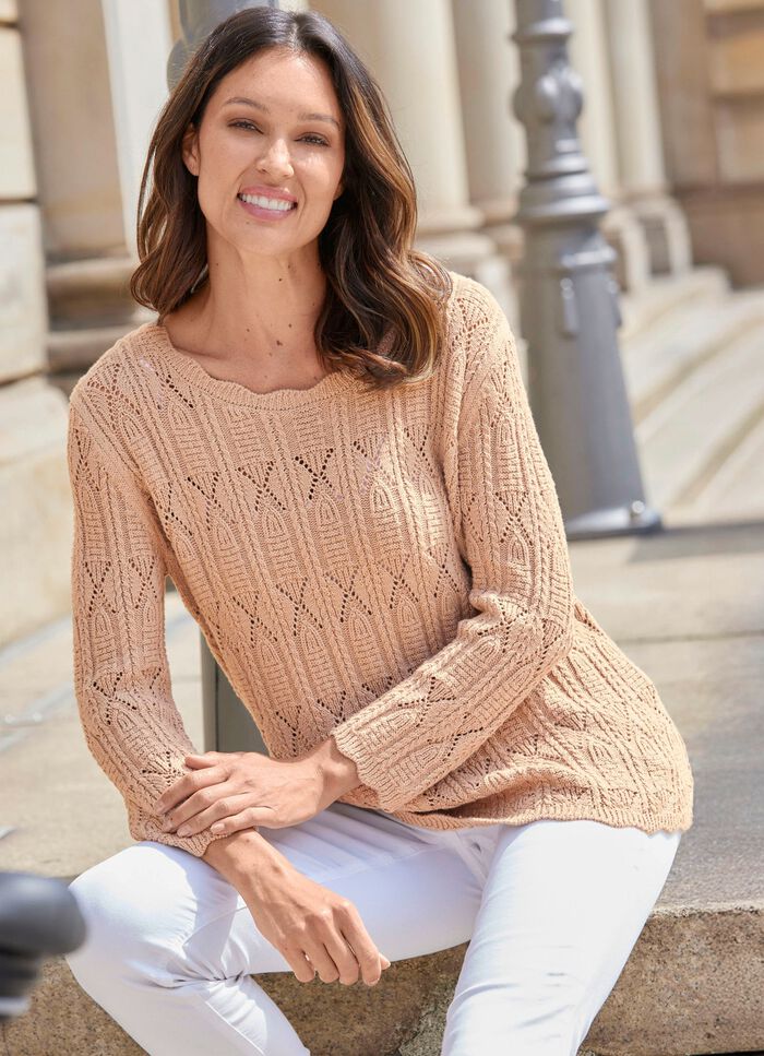 Pullover im Mustermix und mit Wellenabschlüssen 