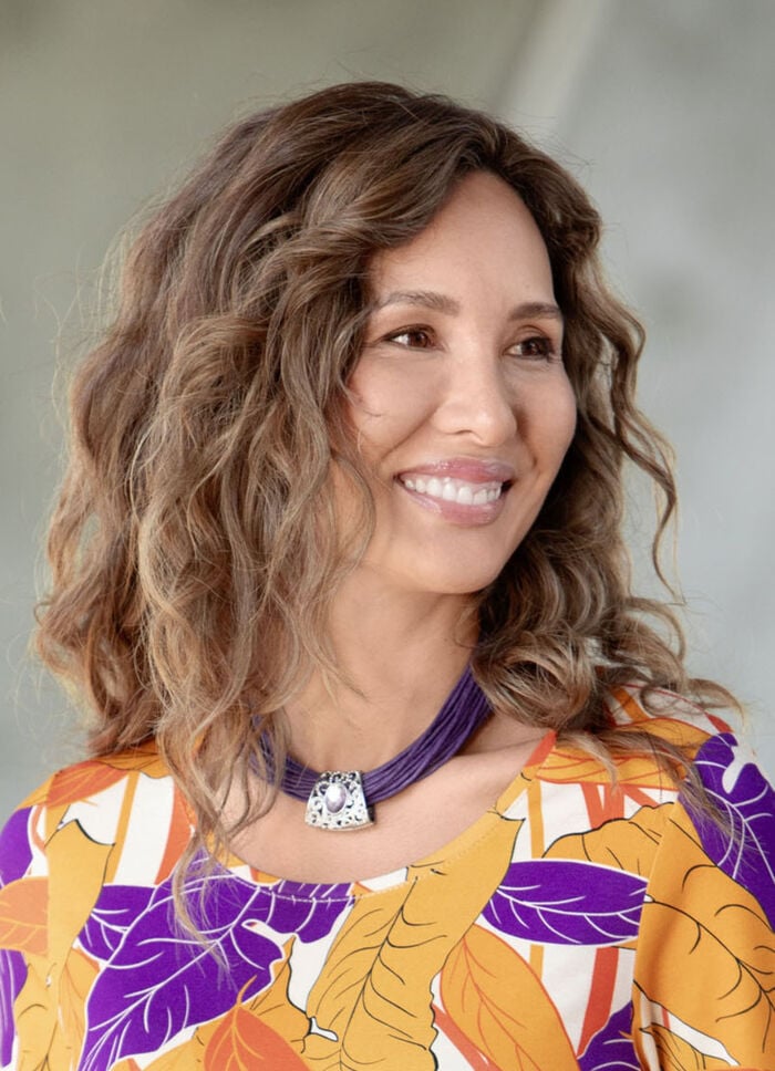 Halskette mit mehrreihigem Textilband 