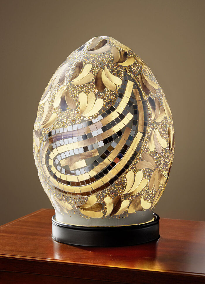 Tischleuchte mit Mosaik aus Glasstücken WEISS-BLAU