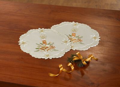 Liebevoll bestickte Tisch- und Raumdekoration 