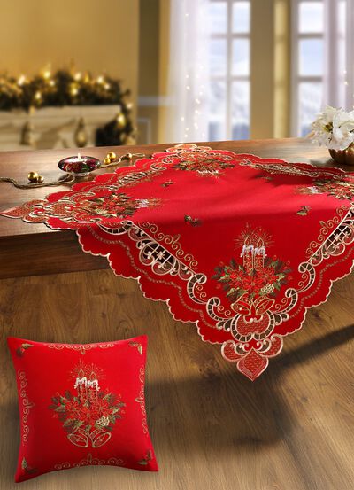 Aufwendig gestaltete Tisch- und Raumdekoration 