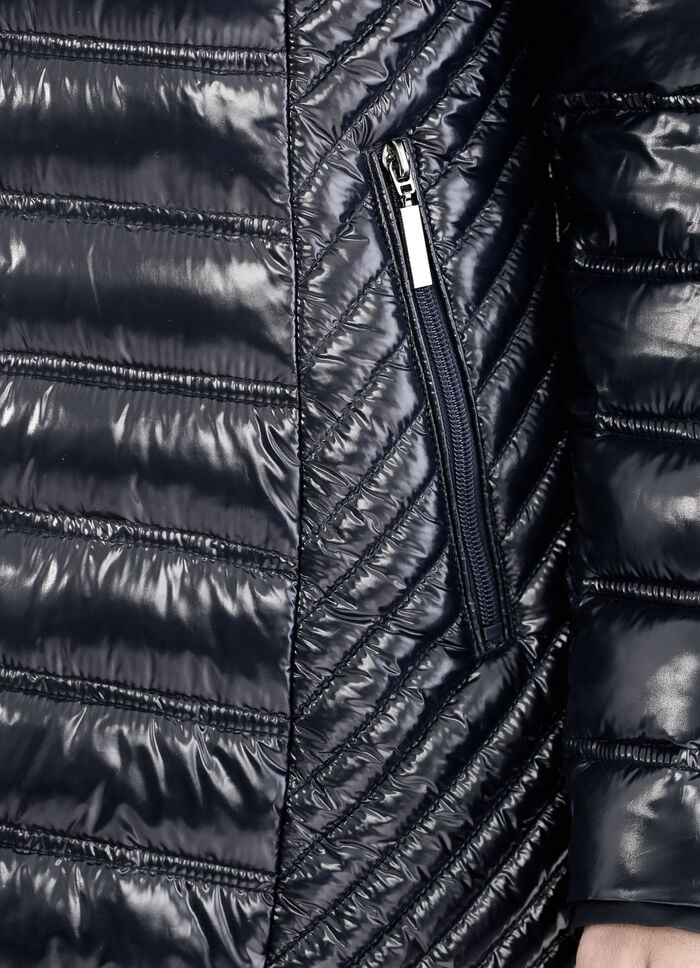 Jacke mit verschiedenen Steppvariationen 