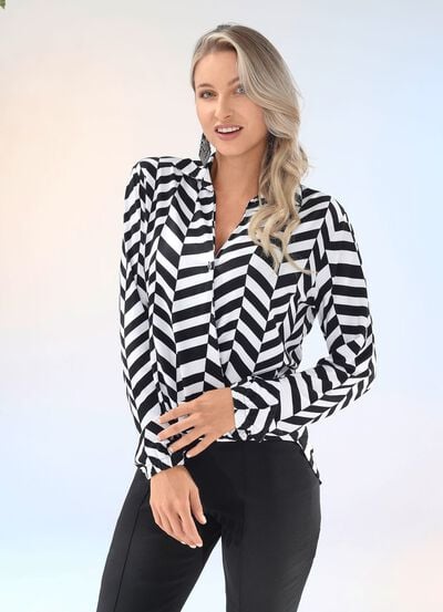 Faszinierendes Poloshirt in Wickel-Optik 