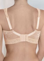 BH mit Haftband für perfekten Sitz 