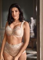 Miss Mary Miederslip mit unterlegter Elastikspitze im Vorderteil 