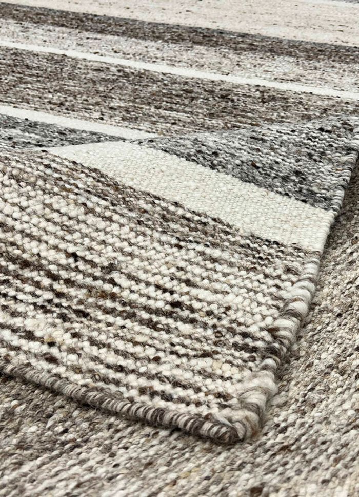 Br&uuml;cken und Teppiche aus nat&uuml;rlichen Materialien 