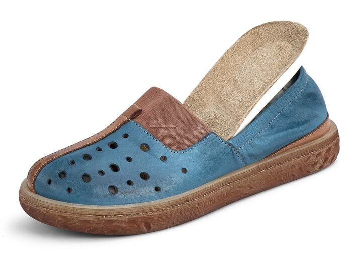 Luftig durchbrochener Slipper in 2 Farben mit herausnehmbarem Fu&szlig;bett, Weite G JEANS-COGNAC