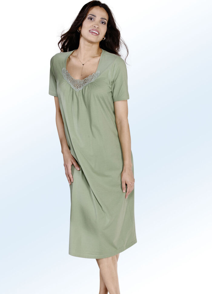 Dreierpack Nachthemden mit Stickereispitze, wadenlang sowie kurzen Ärmeln 