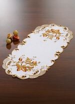 Filigran gearbeitete Tisch- und Raumdekoration 