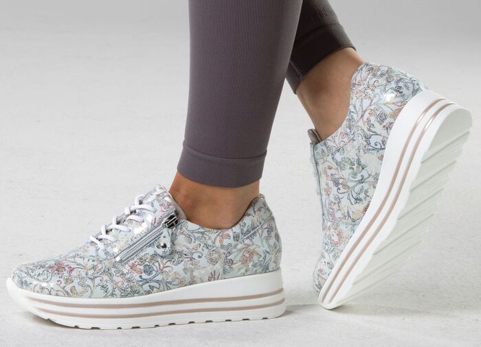 Waldl&auml;ufer Sneaker aus floral bedrucktem Nubukleder 