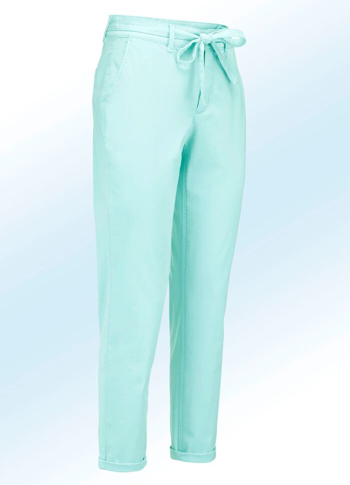 Hose in trendiger Chino-Form 