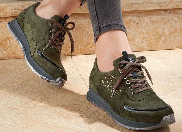 Waldl&auml;ufer Schn&uuml;rschuh mit trendiger Nietenzier 