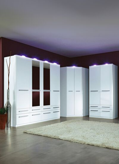 Dreht&uuml;renschr&auml;nke mit kunststoffbeschichteter Oberfl&auml;che 