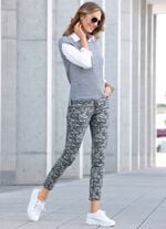 Jeans mit Camouflage-Dessinierung 