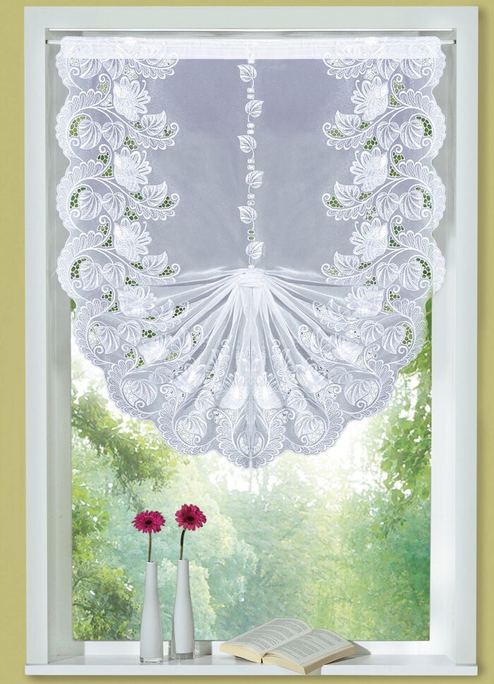 Schwalbenschwanz-Gardine mit echter Plauener Stickerei 