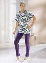 Shirt mit Zierelement am Halsausschnitt 