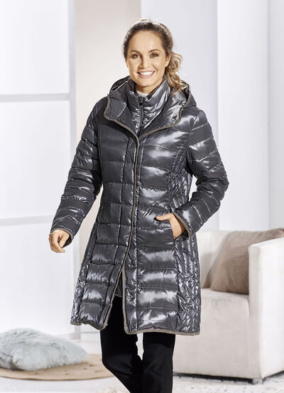 Kurzmantel mit seitlicher Längssteppung 