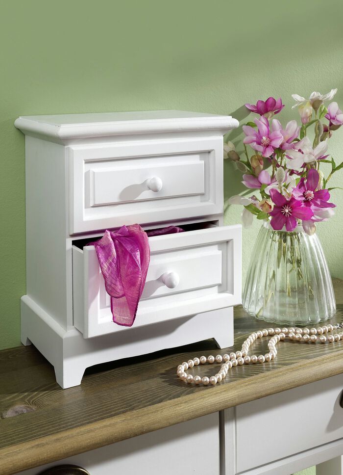 M&ouml;belserie im Landhausstil 