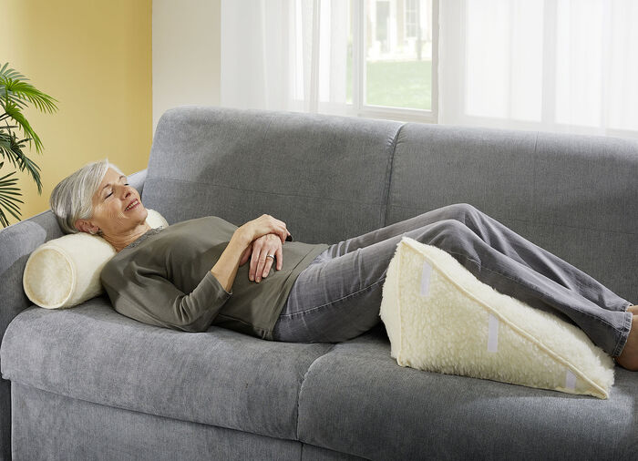 Schurwoll-R&uuml;ckenkissen mit Nackenrolle 