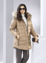 Funktionsjacke mit figurfreundlicher L&auml;ngssteppung seitlich 