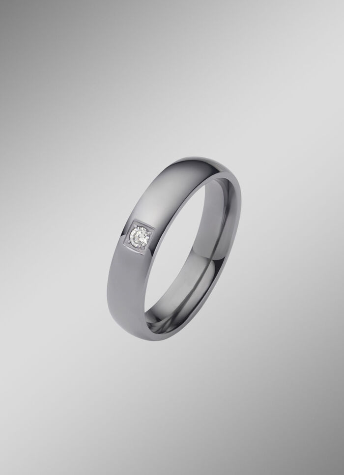 Glänzender Trauring aus Tantal 