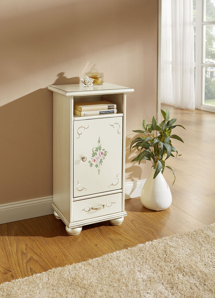 Teilmassive Möbelserie mit Echtholzfurnier 