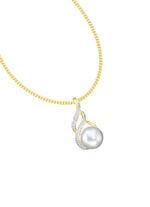 Stilvoller Anhänger mit Kette 