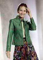 Kurzjacke mit kleinem Stehkragen 