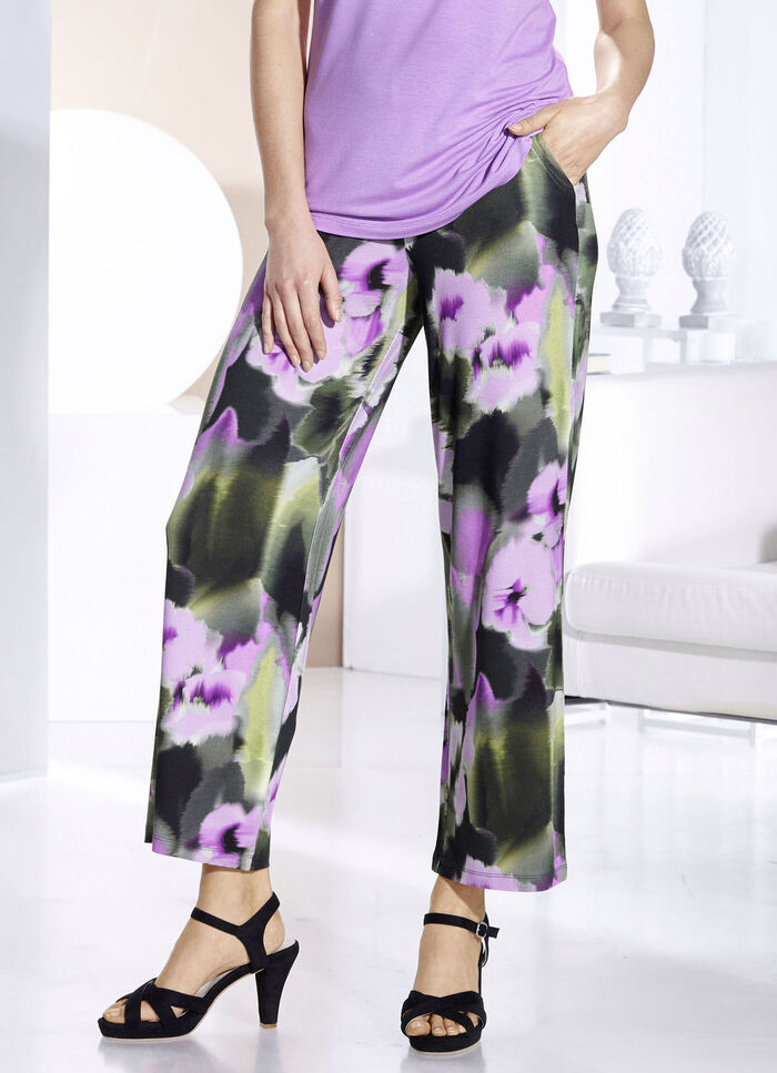 Hose mit ausdrucksstarker Dessinierung 